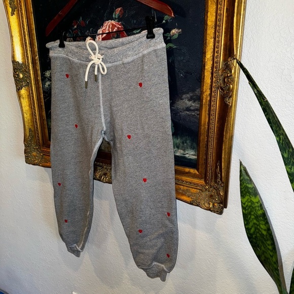 The Great. Cropped Thermal Sweatpant With Heart Embroidery in Varsity Grey Small - Picture 4 of 7